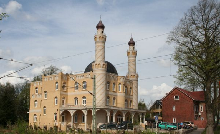 Sanctionné pour s’être opposé à un projet de mosquée