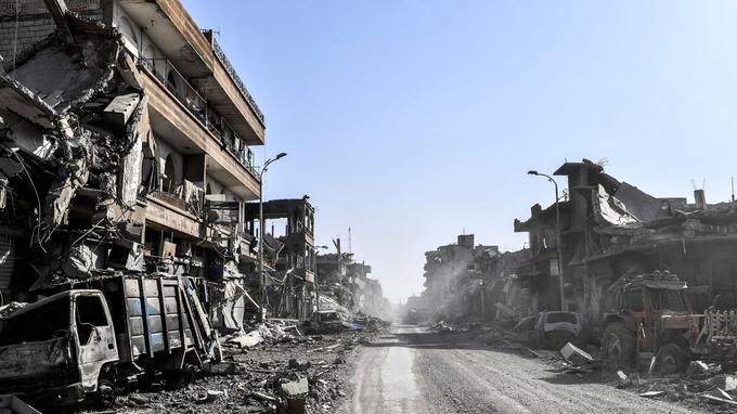 PHOTOS – La tanière de Daesh anéantie : Raqqa en ruines, l’état islamique obligé de reculer