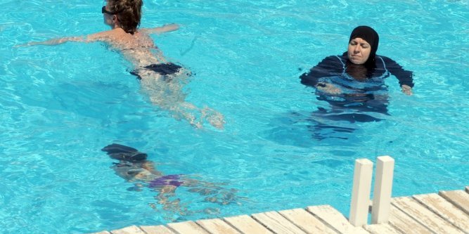 Rennes : Le port du burkini autorisé dans les piscines municipales
