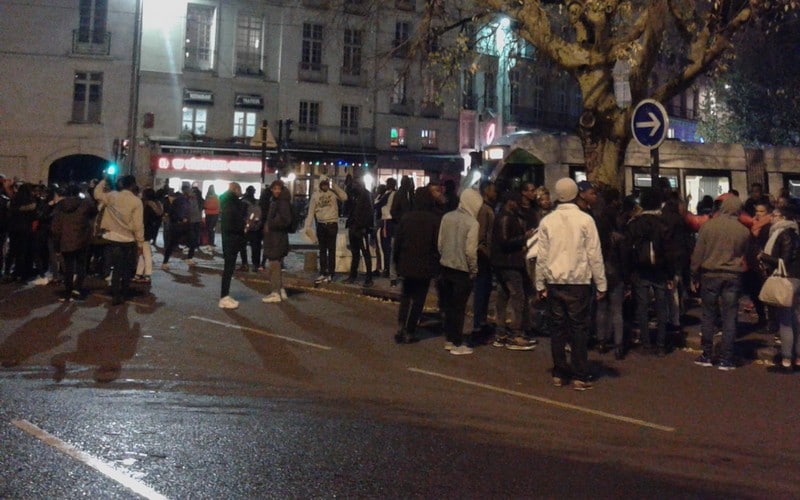 «Sales putes de Blancs ! » : la manifestation contre l’esclavage en Libye tourne à l’insulte raciale contre nous