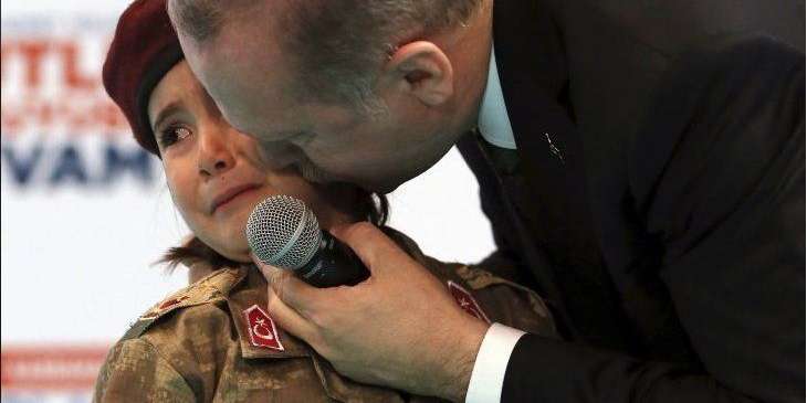 Le président turc Erdogan incite une petite fille à mourir pour la Nation