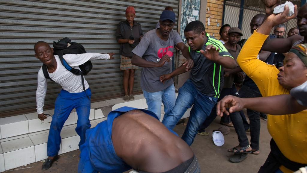 Africanisation : Lyon, l’enterrement tourne à la bagarre en plein cimetière