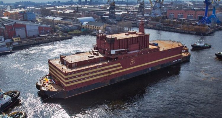 Ecologie – La Russie possède à présent une centrale flottante. Selon les critiques, c'est un « Titanic nucléaire » en puissance
