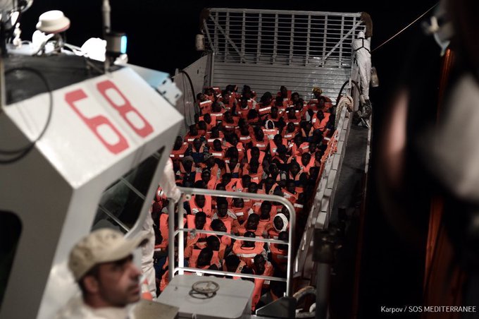 Le bateau d’une ONG avec 600 migrants interdit d’accoster à Malte ou en l’Italie