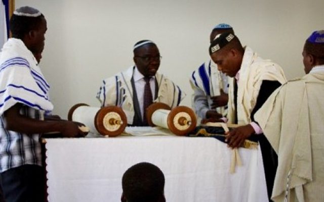 Israël ne reconnaît pas les juifs noirs d’Ouganda comme juifs.