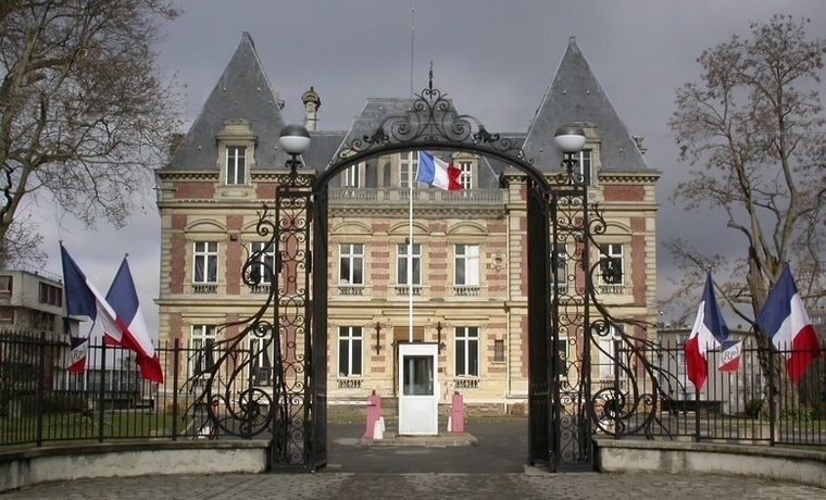 #Draveil 🇫🇷 L’école de police attaquée au mortier par un groupe de 6 à 8 racailles