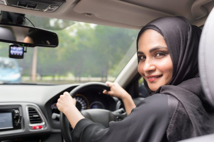 Arabie Saoudite – La voiture d’une saoudienne incendiée par des hommes «opposés au droit de la femme de conduire»