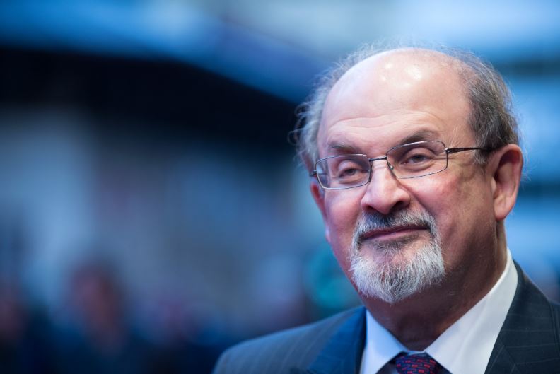 Salman Rushdie s’inquiète de «l’aveuglement stupide» de l’Occident face à l’islamisme