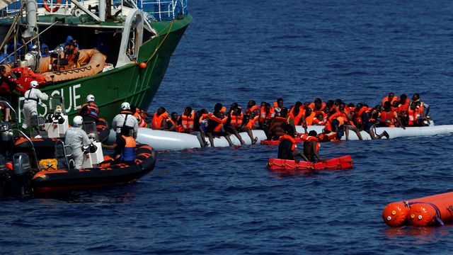 Appuyée par l’Italie, la Libye menace les ONG qui viennent servir de passeurs pour les migrants