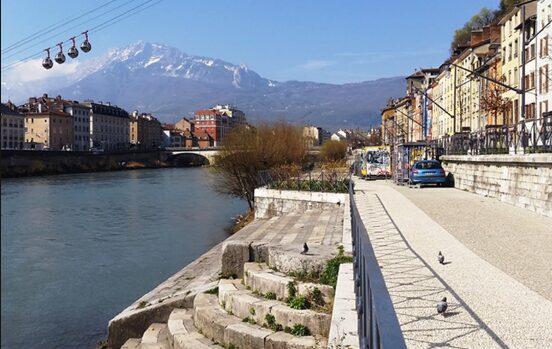#Grenoble 🇫🇷 Un homme gravement blessé par balles cette nuit