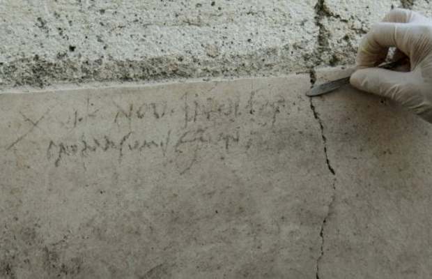 #Pompéi 🇮🇹 Un graffiti antique remet en question la date de la destruction de la ville