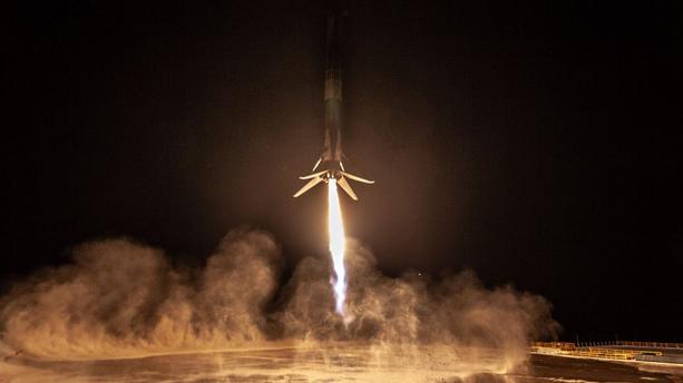 SpaceX : l'entreprise d'Elon Musk fait décoller puis atterrir Falcon 9 au même endroit, pour la première fois !