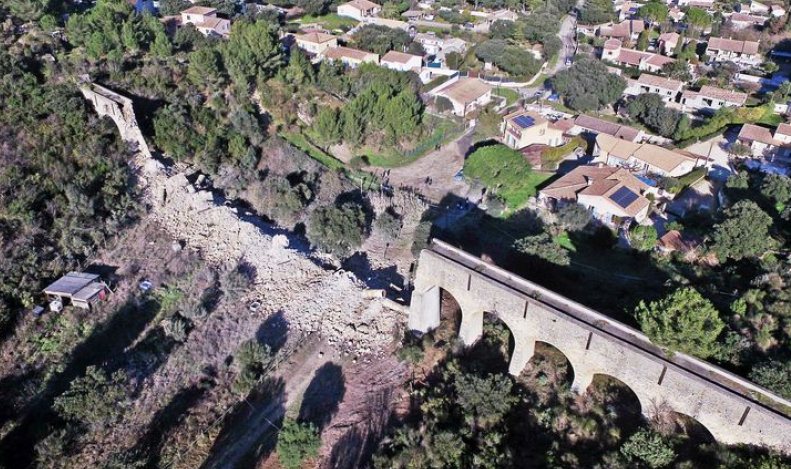 🇫🇷 Un aqueduc centenaire s'effondre dans le Gard