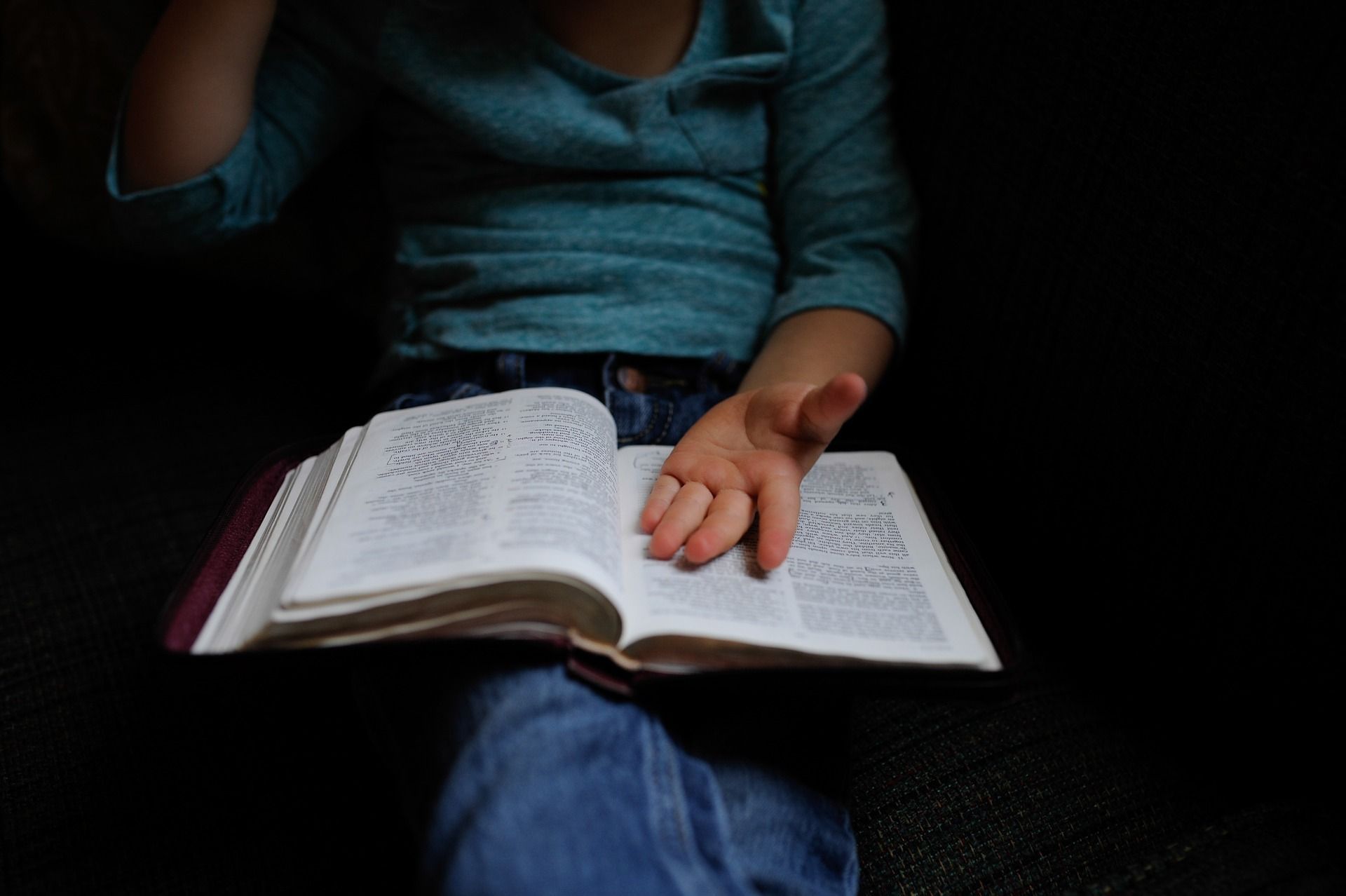 #USA 🇺🇸 Un enfant adopté de 7 ans battu à mort par sa famille : il n’avait pas bien récité la bible