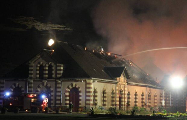 🇫🇷 Saint-Lô : un incendie criminel ravage le haras national