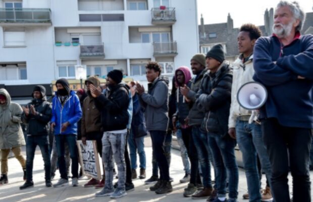 #Calais 🇫🇷 Des migrants se plaignent au préfet de leurs conditions de vie « inhumaines et indignes »