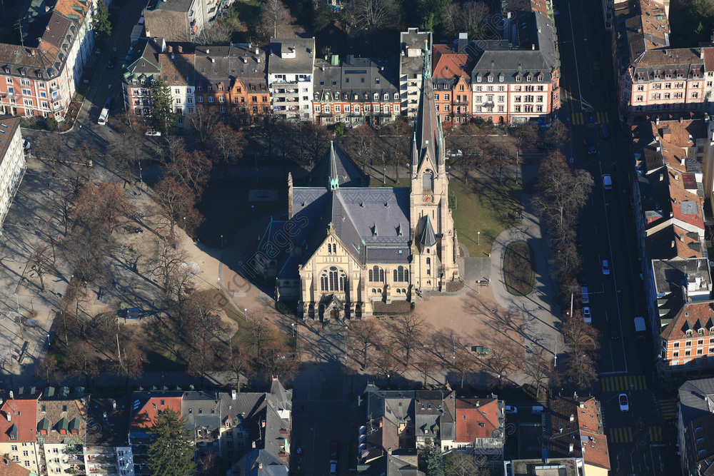 🇨🇭 Une pieuse chrétienne recueille un migrant dans une église : elle finit avec un anus artificiel après 3 mois de viols