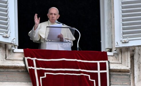 Inspiré par le grand imam du Caire, le pape François pourfend le “repli sur soi” : « chaque pays est également celui de l’étranger »