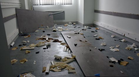 🇫🇷 Murs éventrés, fenêtres brisées et excréments partout : les gens du voyage ont saccagé de vieux locaux d’EDF